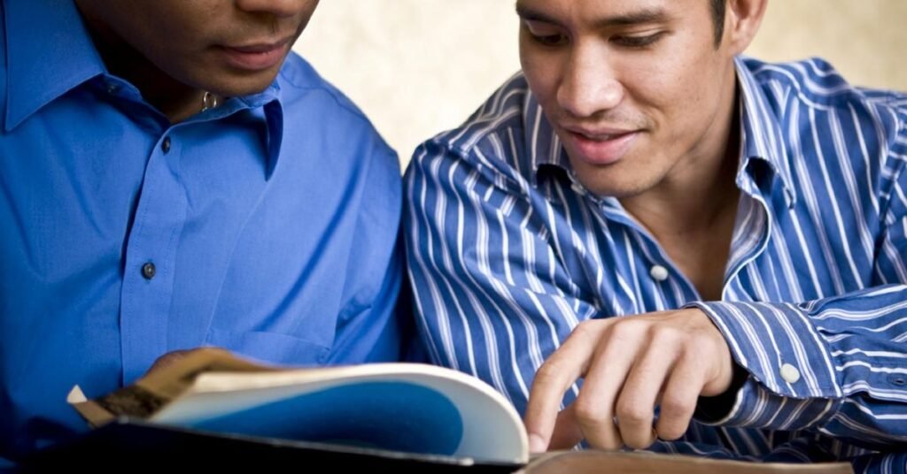 You may look out the window or at the TV, say whatever you see; For example, tell a man driving a blue jumper in English, this is a simple language, but you will understand how it can increase the harmony of your mind and language. After a while, you realize that you no longer need to translate a sentence in your mind, and then when you have a real conversation, you find that you can express your thoughts more easily. Do not worry about mistakes when saying sentences, the most important goal of this exercise is mastery and fluency. If you want to correct your mistakes, record your voice and listen again to see where you went wrong.